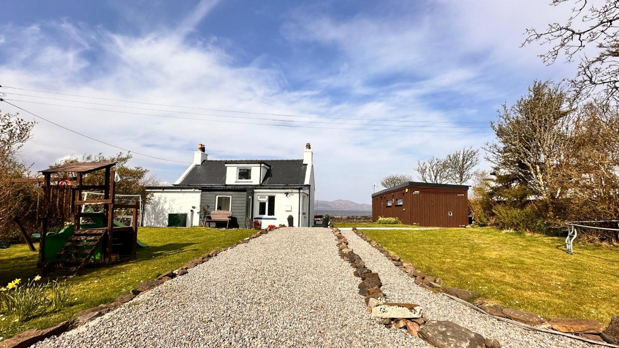 Carnmhor, Isle Of Skye - Stunning 242 Year Old Cottage On Its Own Sea Shore! Breakish Exterior photo