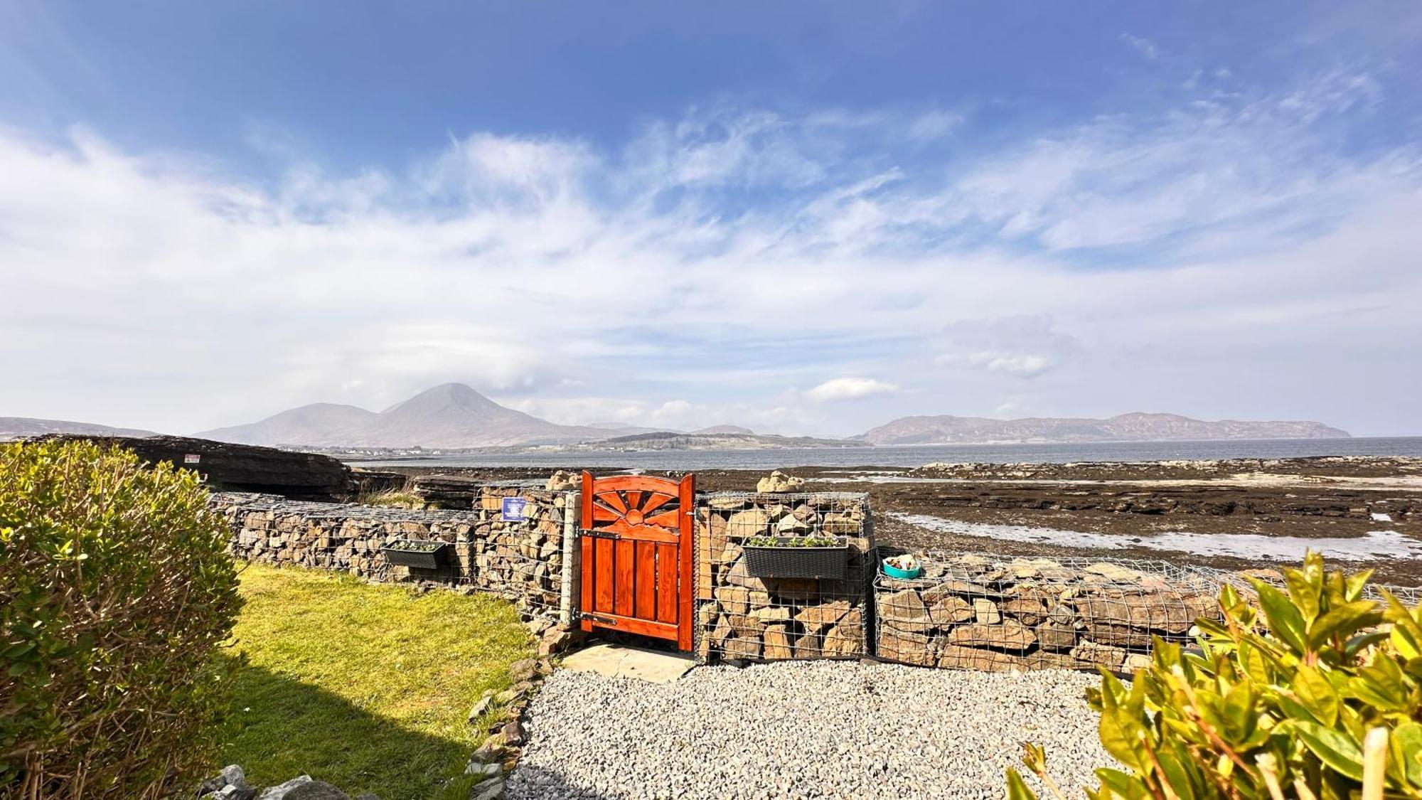 Carnmhor, Isle Of Skye - Stunning 242 Year Old Cottage On Its Own Sea Shore! Breakish Exterior photo